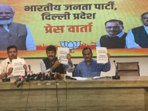 manoj tiwari attack on arvind kejriwal